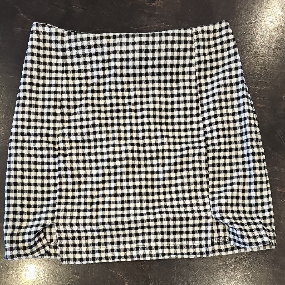 Love on a Hanger Checkered Mini Skirt Size 9